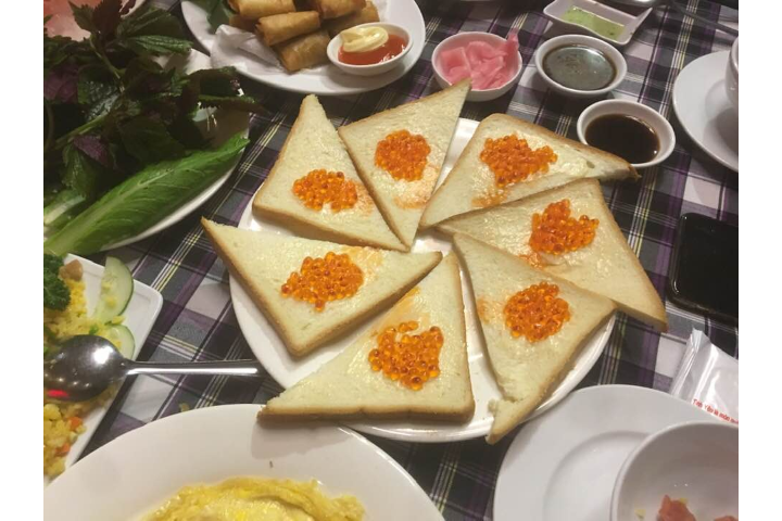 Bánh Mì Trứng Cá Hồi