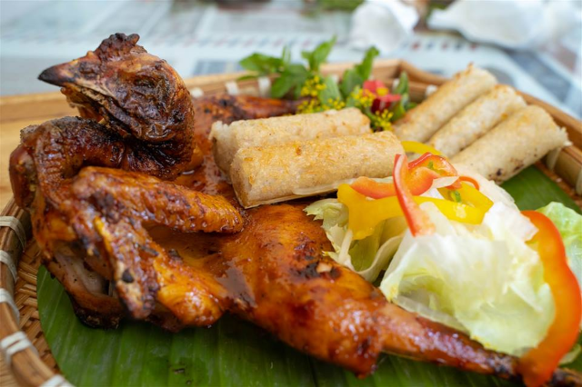 Gà Nướng Và Cơm Lam