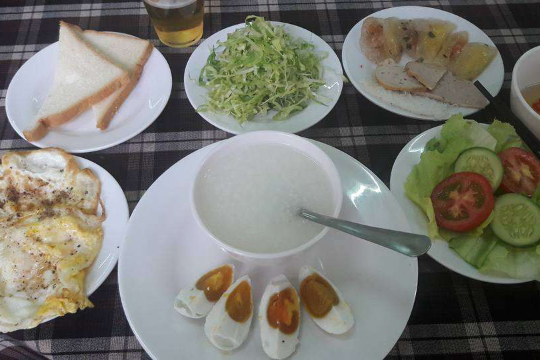 Cháo Trắng Trứng Muối, Bánh Mì Ốp La