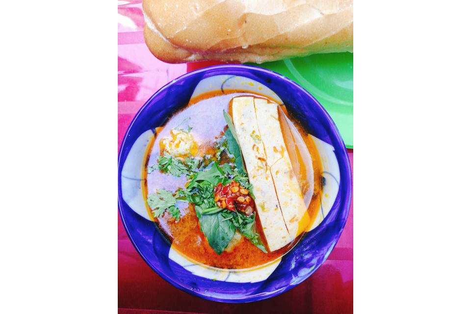 Bánh Mì Xíu Mại Chả