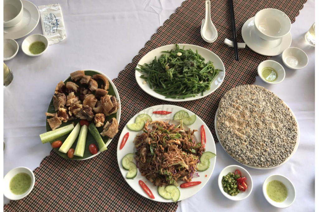 Gỏi Gà, Dê Nướng, Rau Luộc