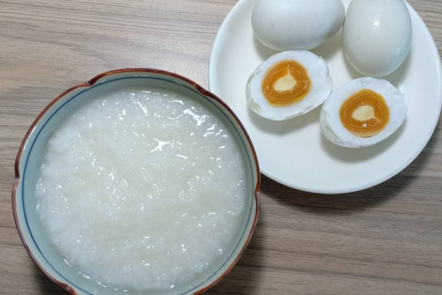 Cháo Trắng Hột Vịt Muối