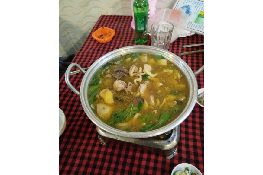 Lẩu Gà Lá É
