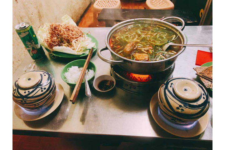 Lẩu Gà Lá Giang Và Ốc Tủy Tiềm