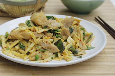 Gà Xào Măng