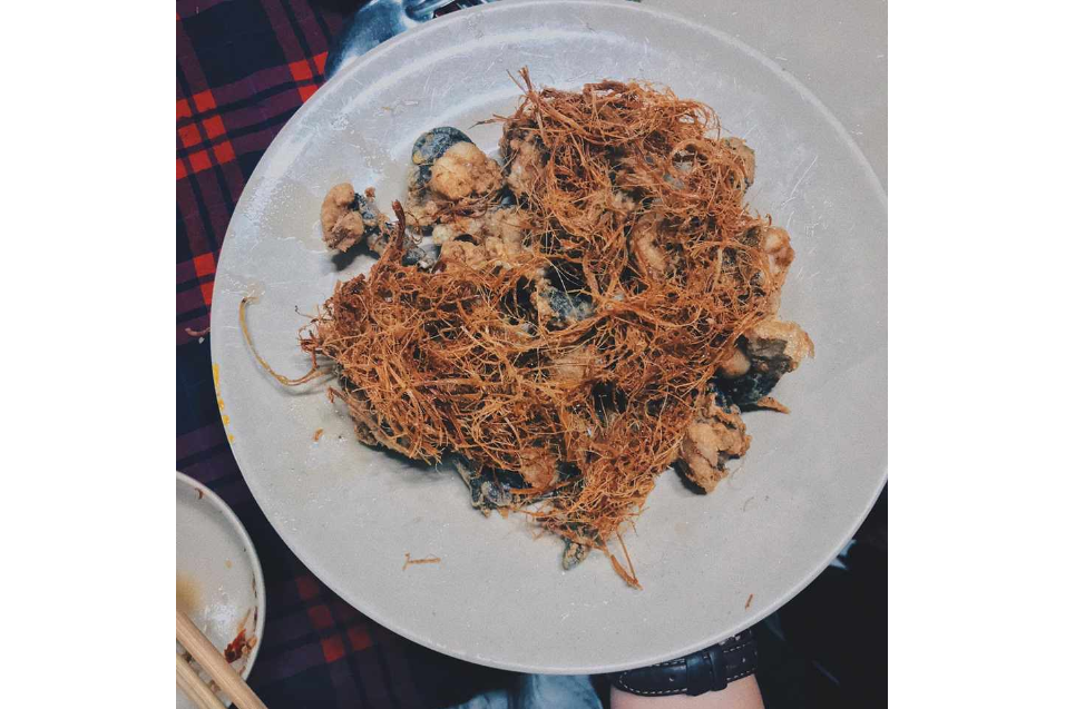 Ếch Chui Rơm