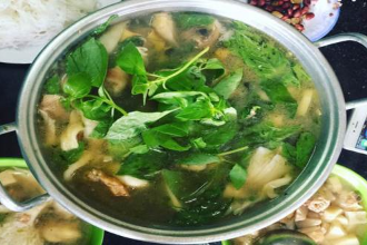 Lẩu Gà Lá É