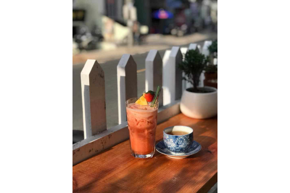Sinh Tố Xoài Và Dâu