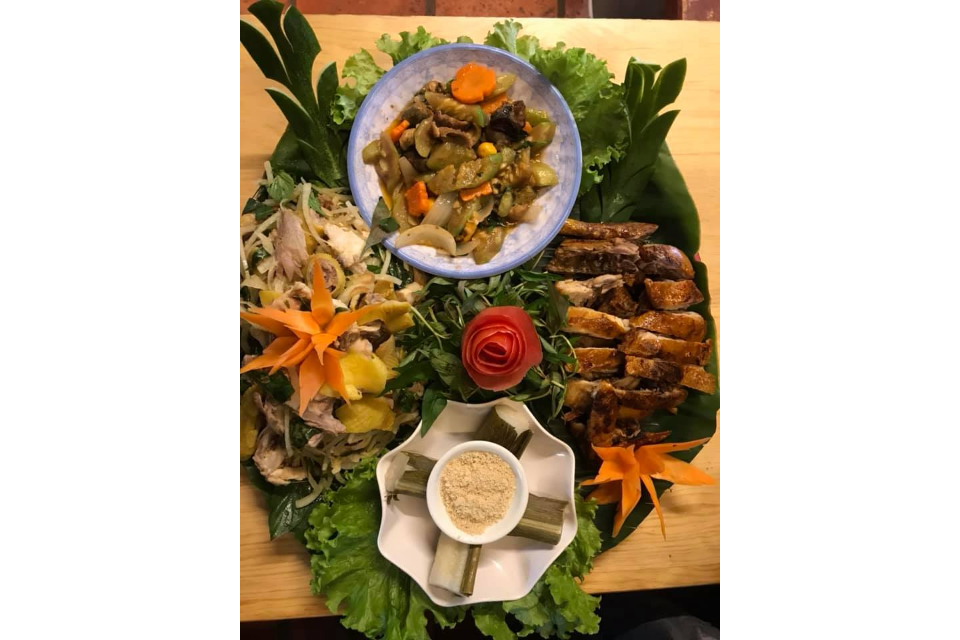 Gà Lên Mâm