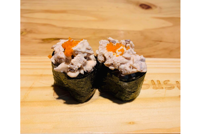 Sushi Cá Ngừ Và Trứng Tôm