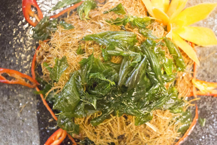 Ếch Chui Rơm