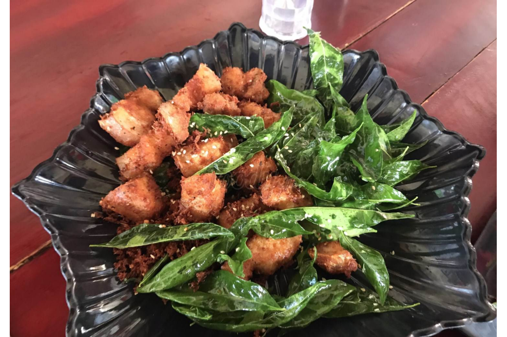 Heo Quay Lá Mắc Mật
