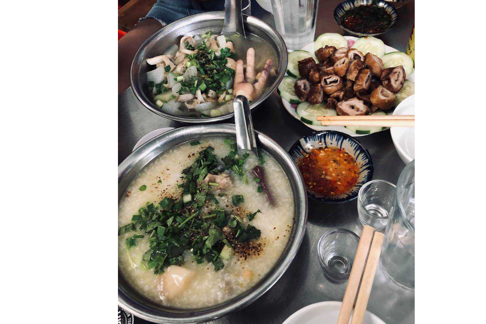 Chân Gà Hấp, Cháo Đuôi Heo, Lòng Chiên Giòn
