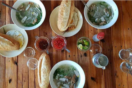 Bánh Canh Chả Cá, Bánh Mì Ốp La