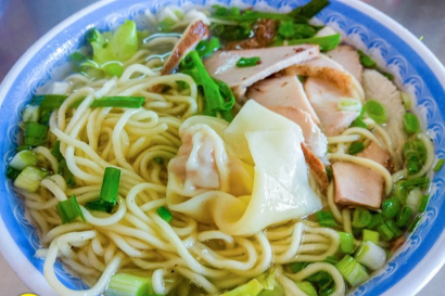Mì Thịt Và Hoành Thánh