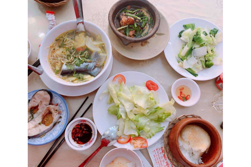 Canh Chua, Cá Kho, Salad