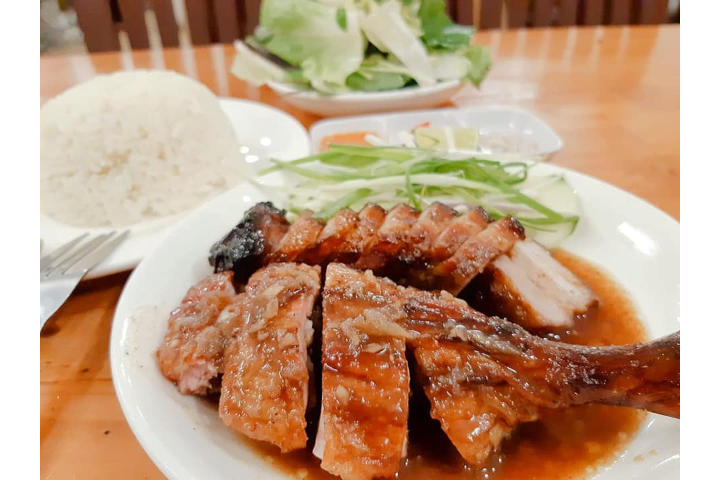 Cơm Vịt Và Heo Quay