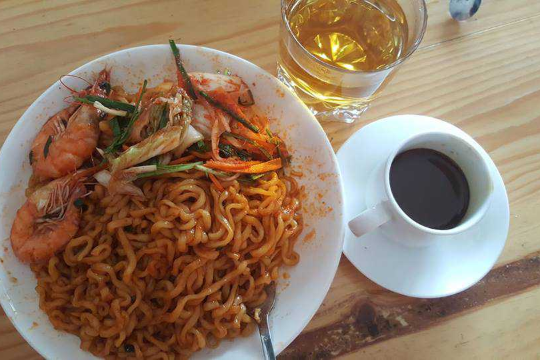 Mì Xào Cay, Cà Phê Sữa