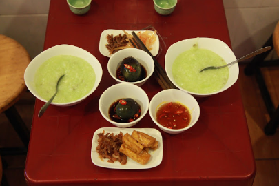 Phần cháo ( Trứng bách thảo, đậu hũ...)