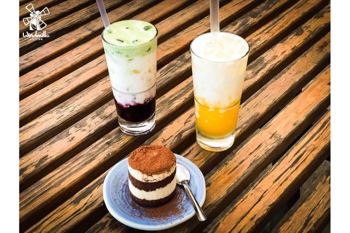 Bánh Socola Và Yaourt Dâu Và Yaourt Chanh Dây