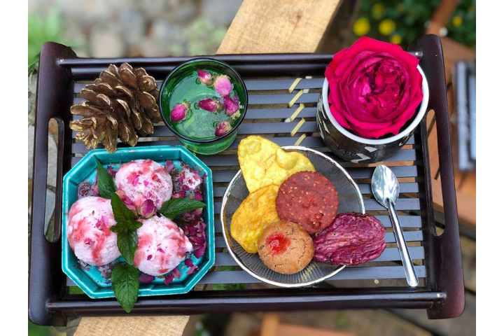 Kem Hoa Bách Hợp, Trà, Bánh Ngọt