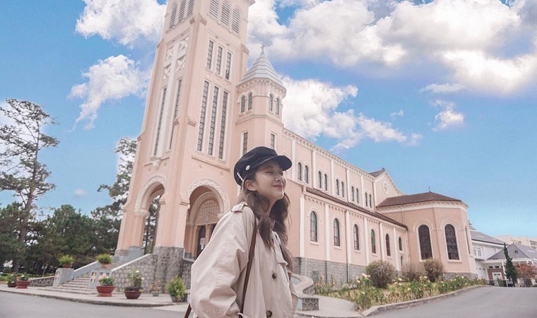 Vì sao nhà thờ chính tòa Đà Lạt còn gọi là nhà thờ Con Gà?