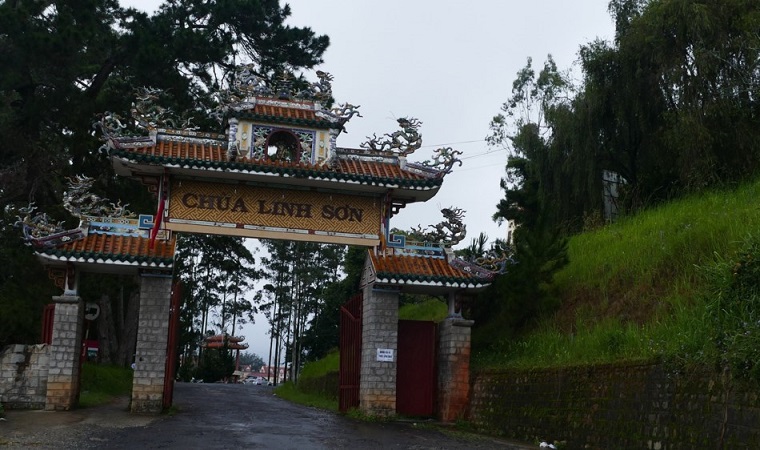 Chùa Linh Sơn: Điểm đến của tâm linh, và sự hài hòa thiên nhiên