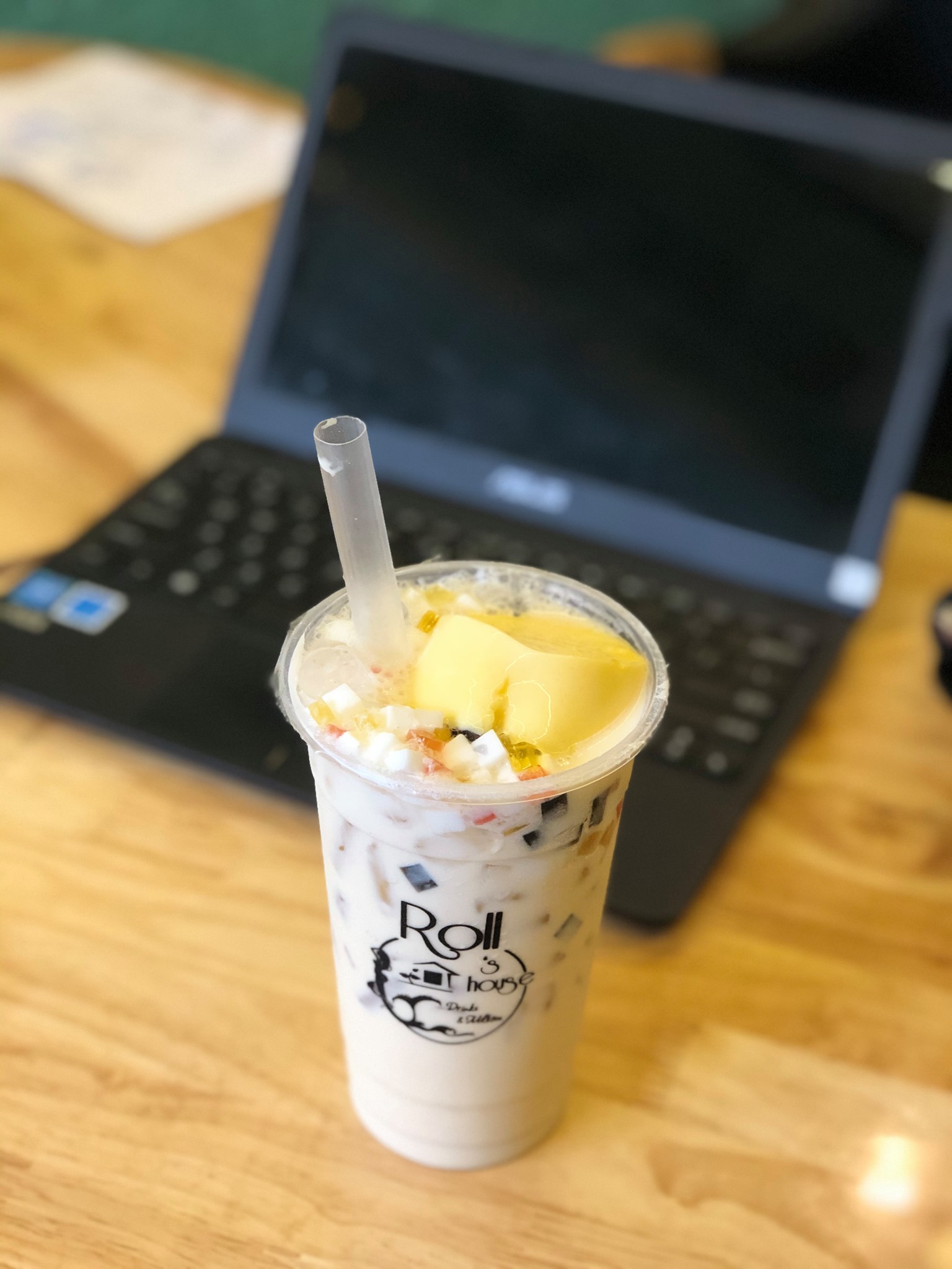 Lục trà sữa thượng hạng + pudding trứng + thạch vị trái cây