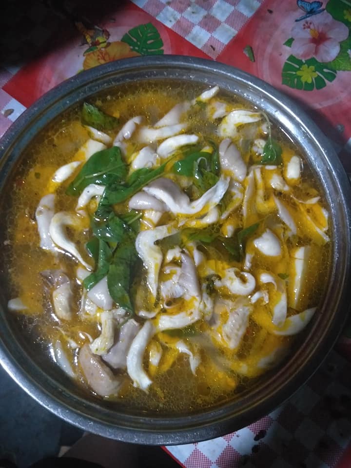 lẩu gà lá é 