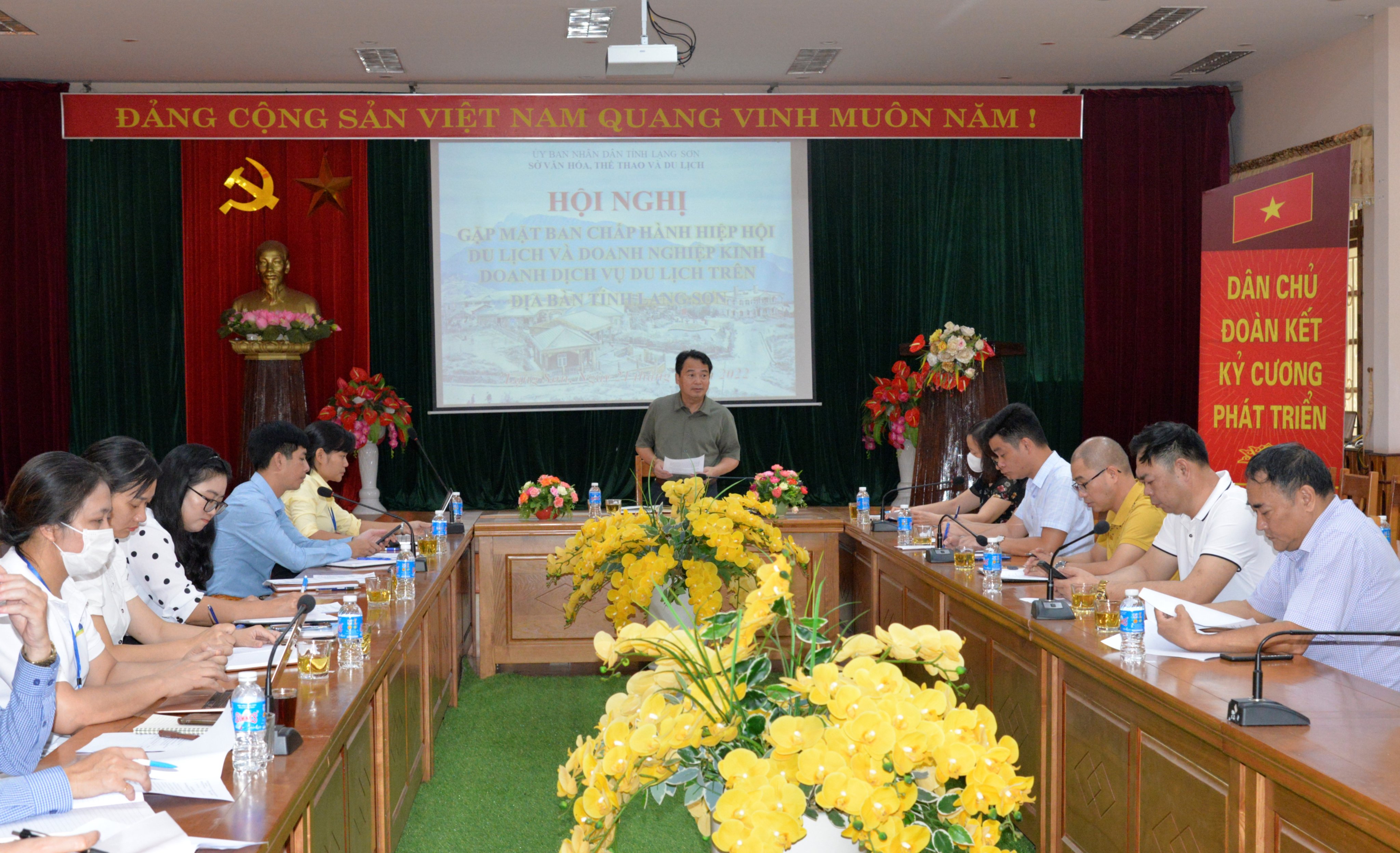 Hội nghị gặp mặt doanh nghiệp kinh doanh dịch vụ, du lịch  trên địa bàn tỉnh