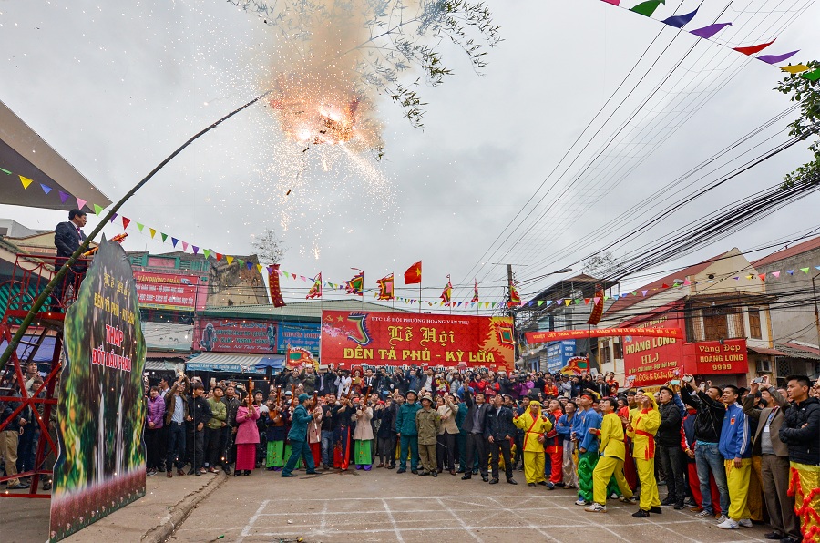 Lễ hội Đầu Pháo Kỳ Lừa
