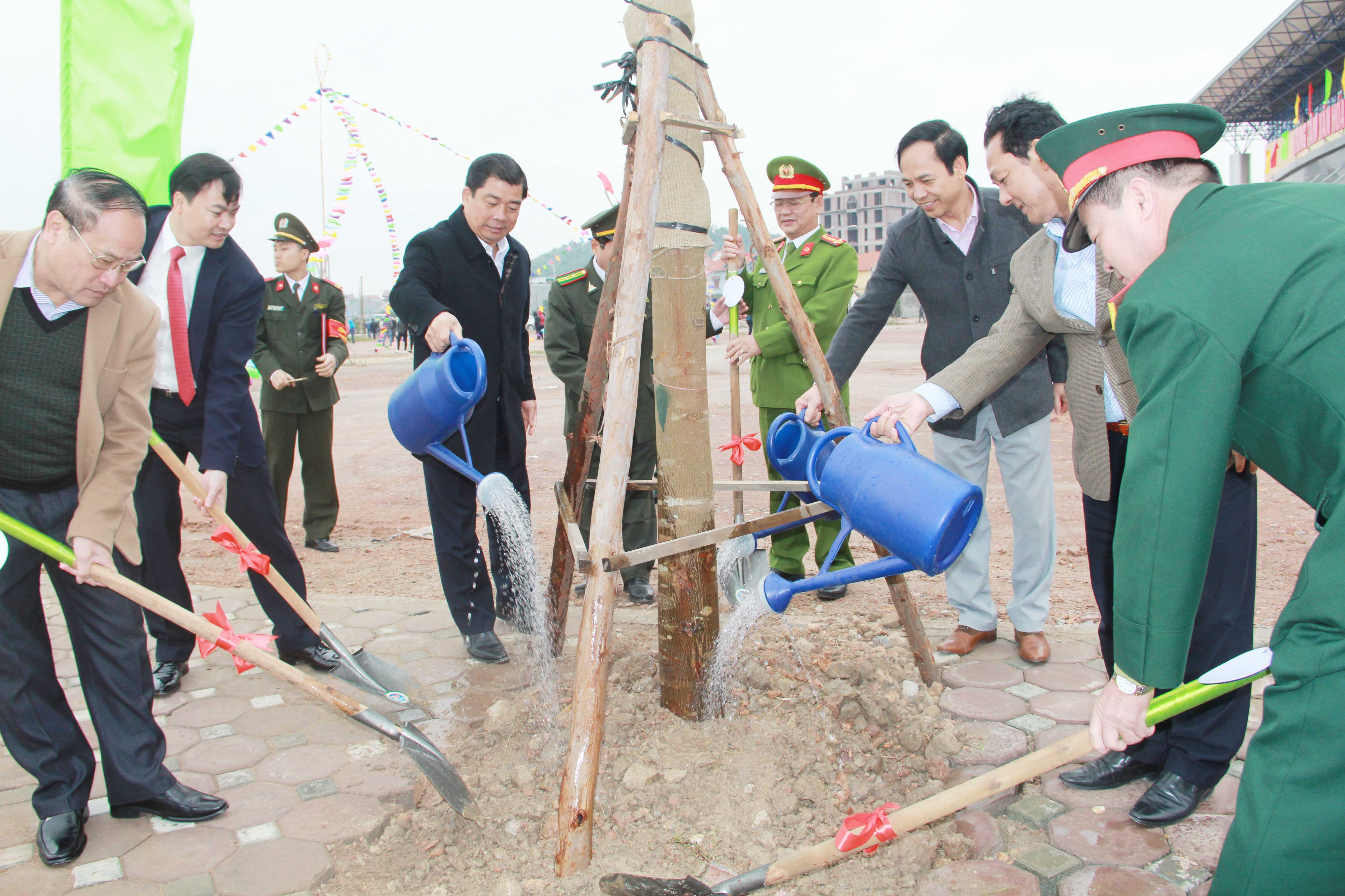 PHÁT ĐỘNG TẾT TRỒNG CÂY “ĐỜI ĐỜI NHỚ ƠN BÁC HỒ” XUÂN 2017