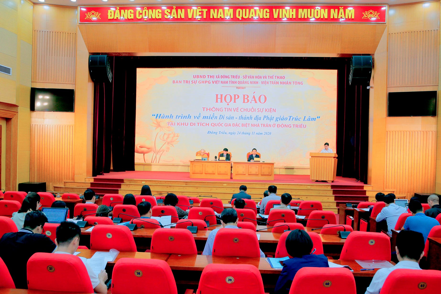 COLLECTION OF INFORMATION CHAIN OF EVENTS "JOURNEY TO THE HERITAGE REGION - TRUC LAM BUDDHIST HOLY PLACE" AT SPECIAL NATIONAL HISTORY REGION TRAN HOUSE