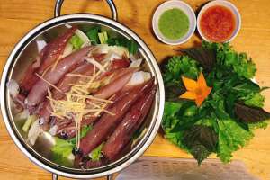 Mực cơm hấp cuốn bánh tráng