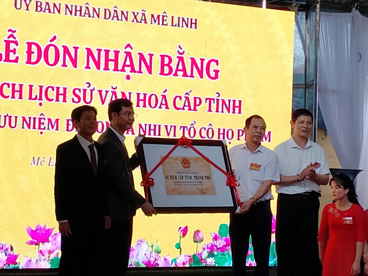 Lễ đón bằng di tích LSVH cấp tỉnh Địa điểm lưu niệm Đề Son và nhị vị Tổ cô họ Phạm, xã Mê Linh, huyện Đông Hưng