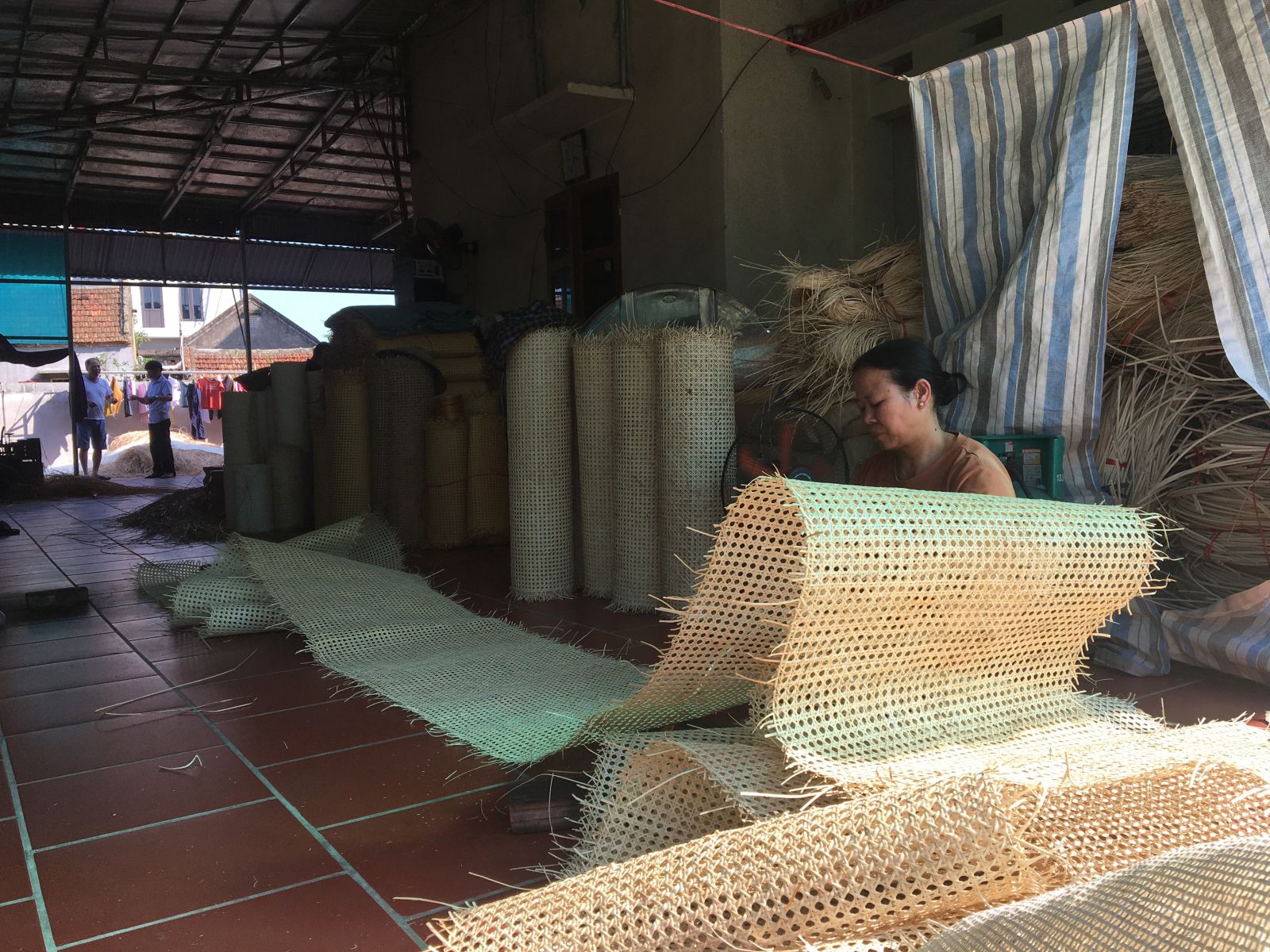 Ông Phạm Bá Hợp (Thượng Hiền, Kiến Xương) cùng tâm nguyện tạo việc làm cho lao động làng nghề mây tre đan truyền thống