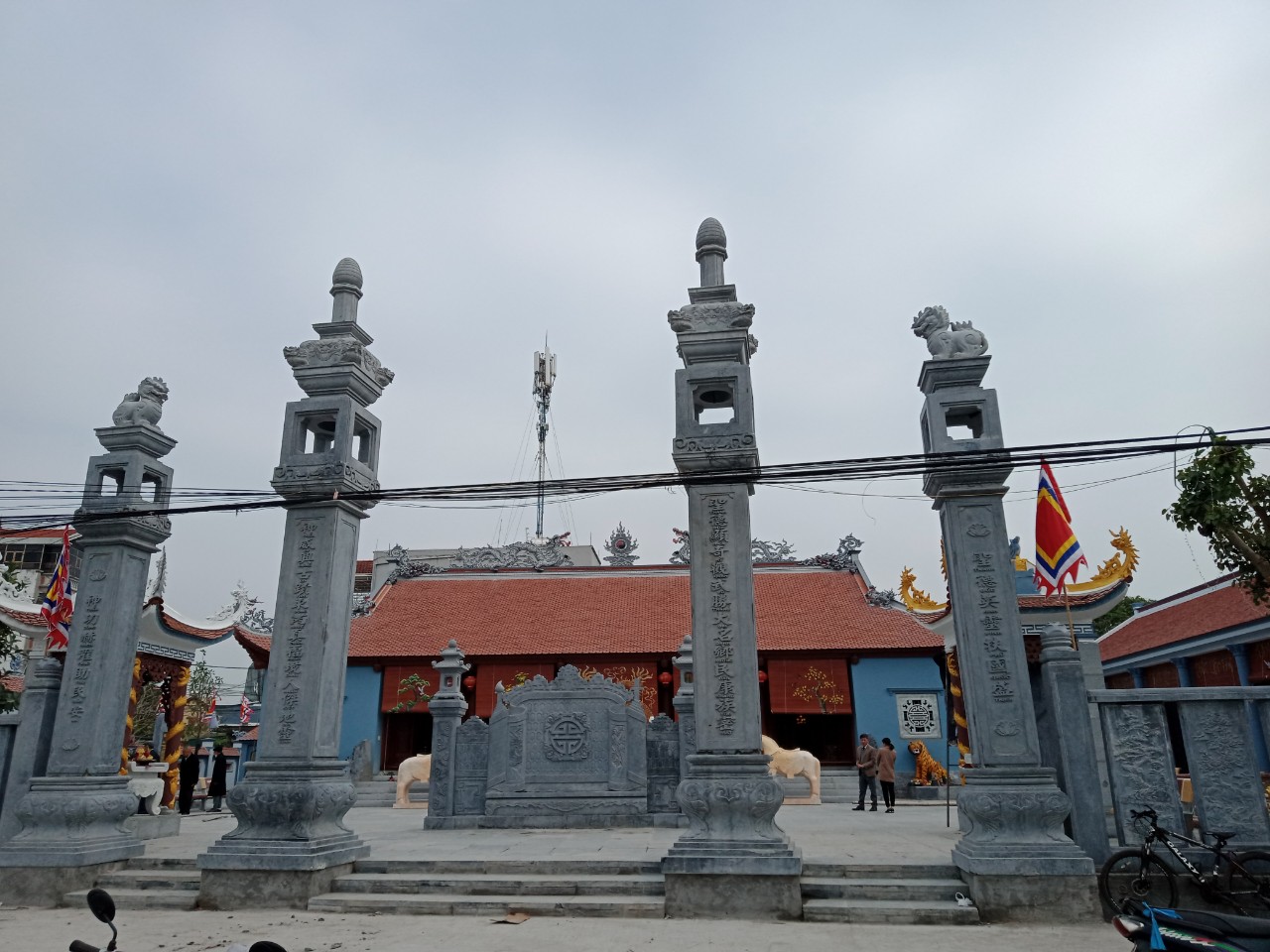 Đình làng Đông Nhuế 