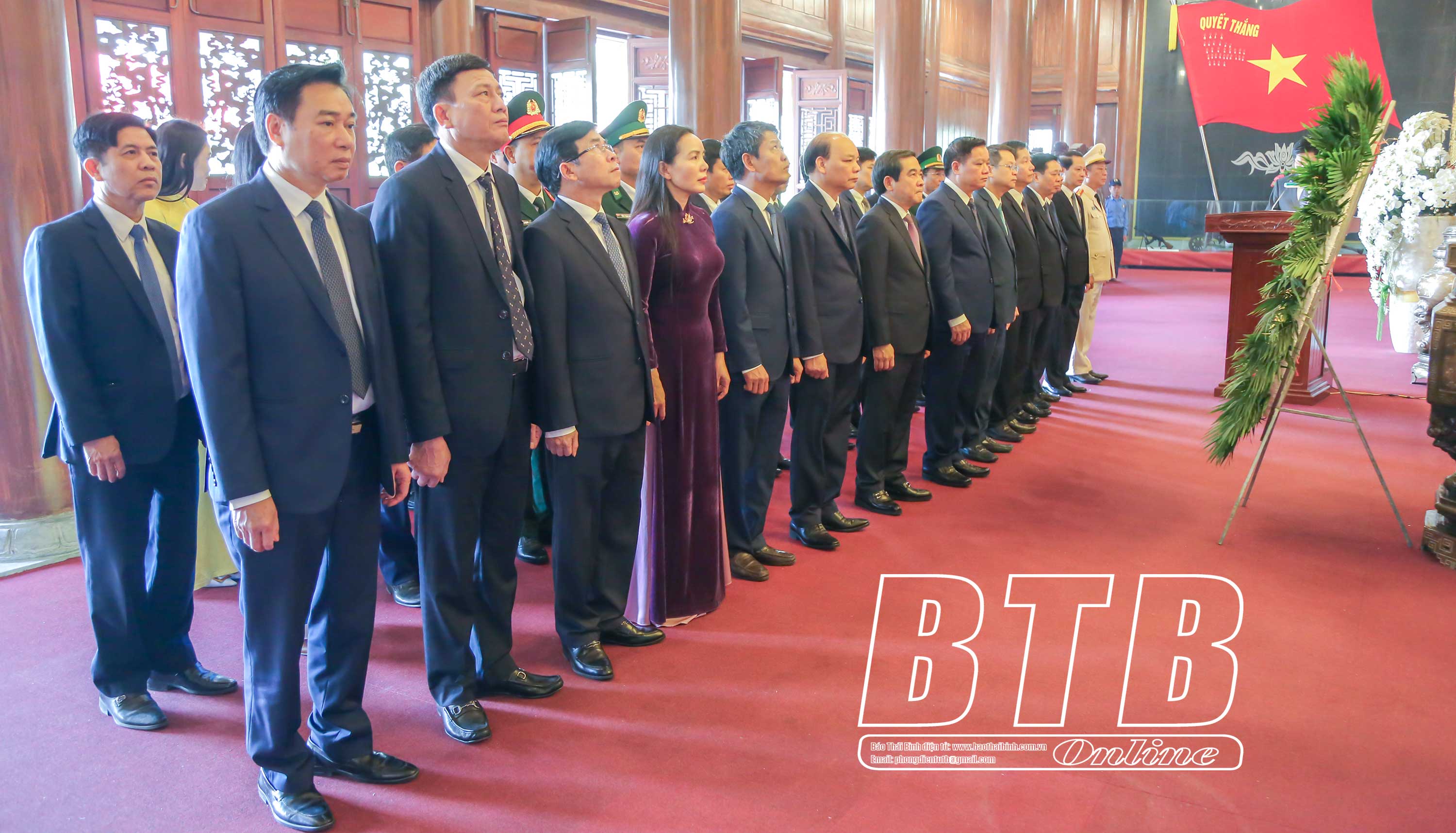 Dâng hương tưởng niệm Chủ tịch Hồ Chí Minh, đồng chí Nguyễn Đức Cảnh, mẹ Việt Nam anh hùng và các anh hùng liệt sĩ