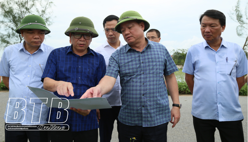 Đồng chí Phó Bí thư Tỉnh ủy, Chủ tịch UBND tỉnh kiểm tra tình hình thực hiện dự án khu tổ hợp thương mại, dịch vụ lưu trú và khoáng nóng Wyndham Duyên Hải