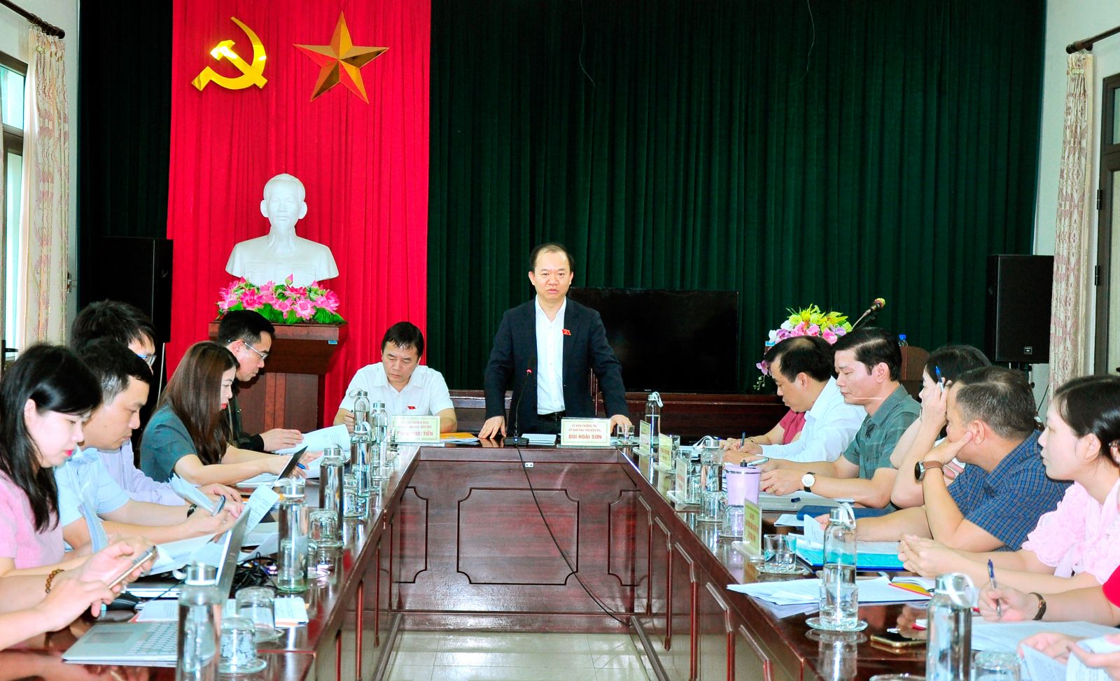 Giám sát việc thực hiện chính sách pháp luật lĩnh vực văn hóa, thể thao, du lịch, thông tin, truyền thông, tín ngưỡng, tôn giáo.