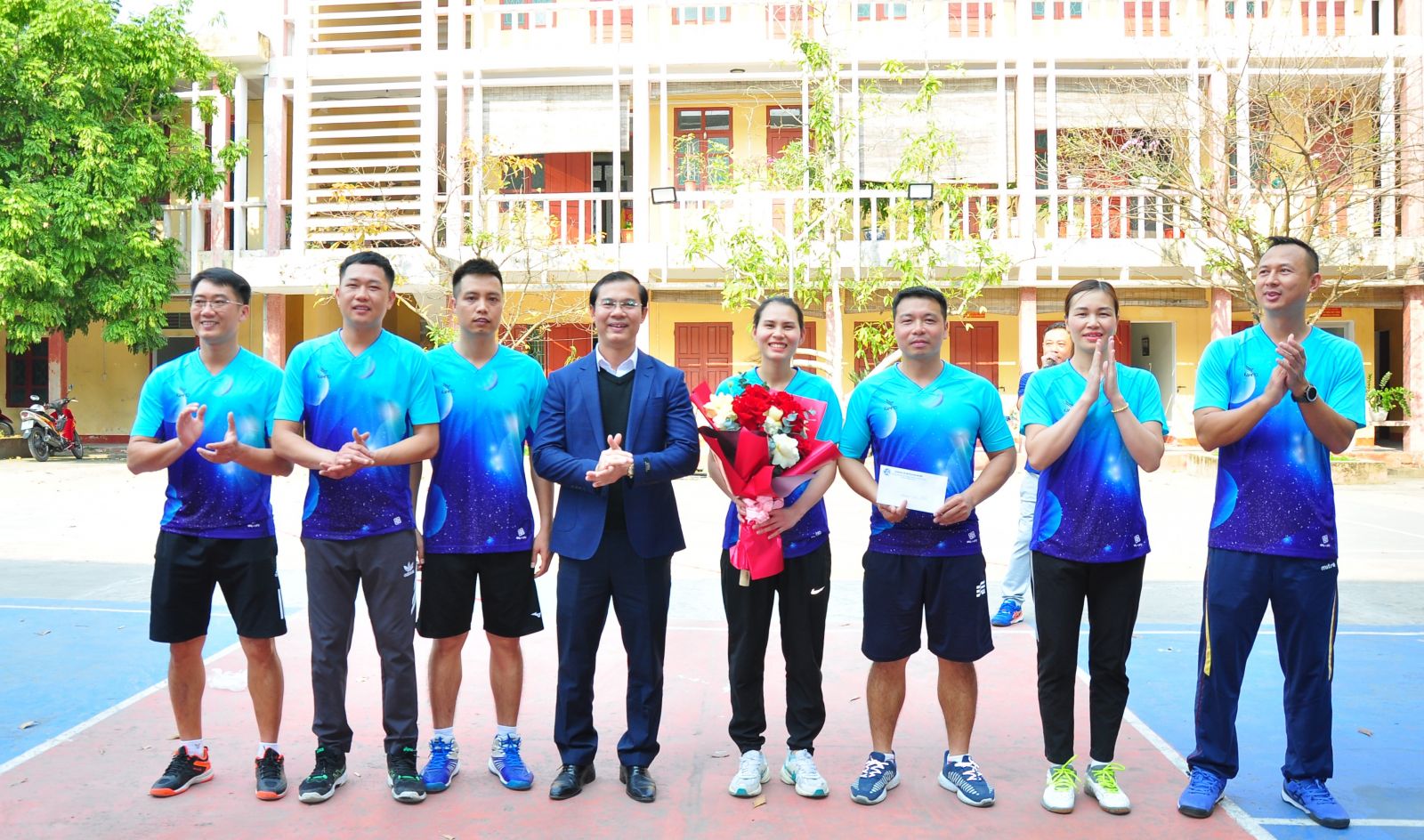 Giải kéo co chào mừng Ngày Thể thao Việt Nam 27/3