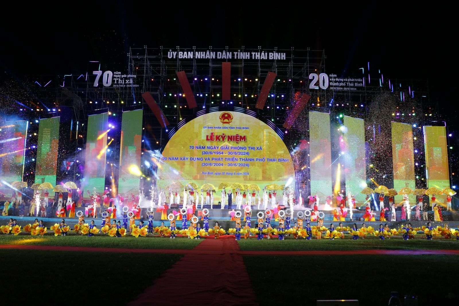 Lễ kỷ niệm 70 năm ngày giải phóng thị xã, 20 năm xây dựng và phát triển thành phố Thái Bình và đón nhận Huân chương Độc lập hạng Nhì