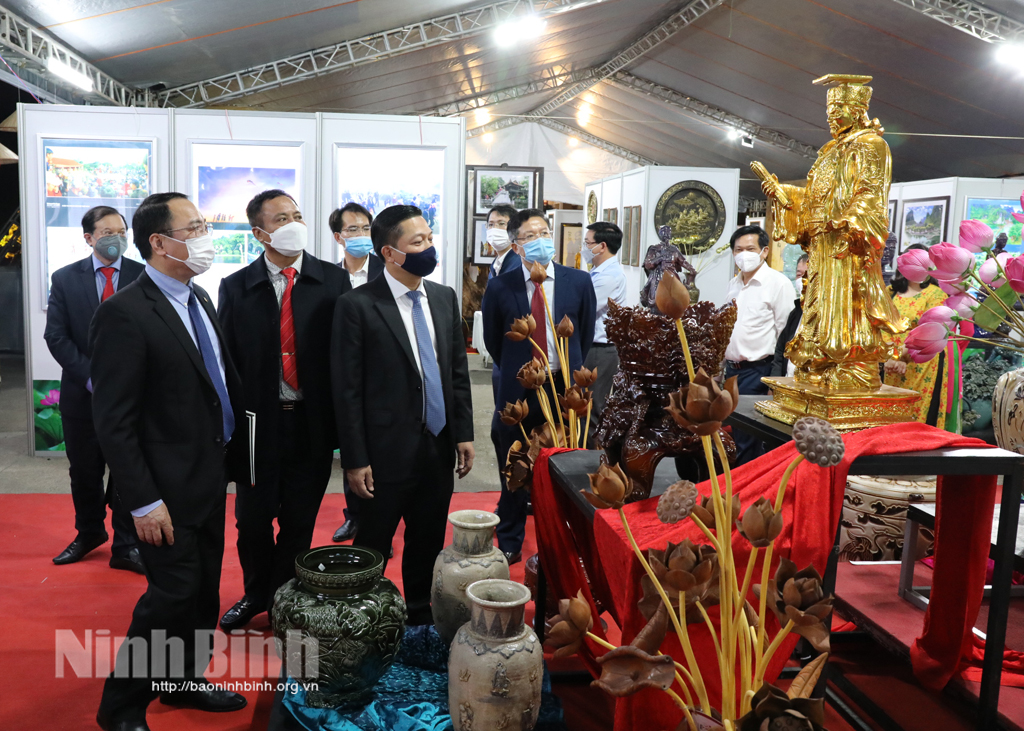 Khai mạc Triển lãm Di sản văn hóa, danh thắng Việt Nam và sản phẩm thủ công truyền thống