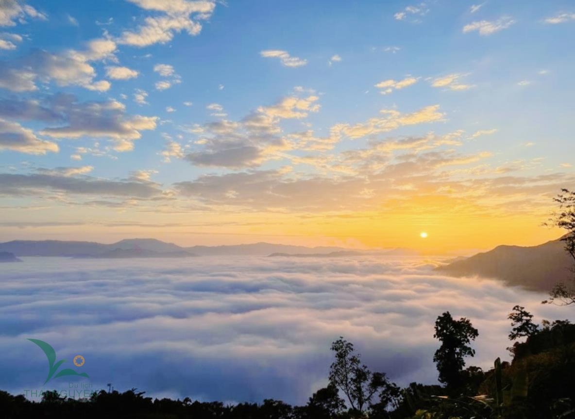 Trải nghiệm săn mây trên đỉnh Đồn Đèn