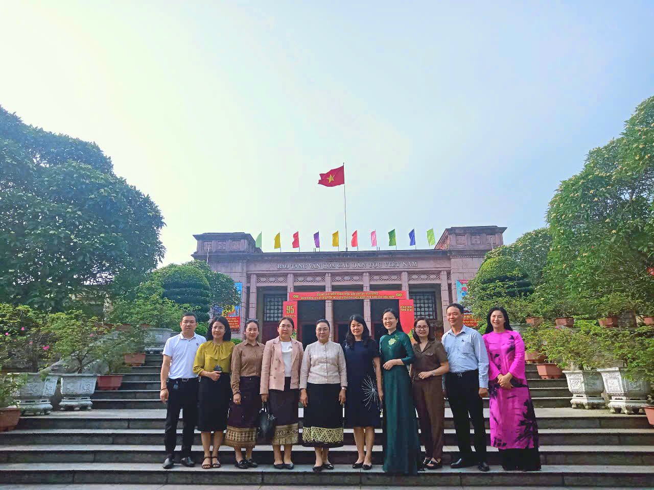 Đoàn đại sứ quán nước CHDCND Lào tham quan một số điểm du lịch  trên địa bàn tỉnh Thái Nguyên
