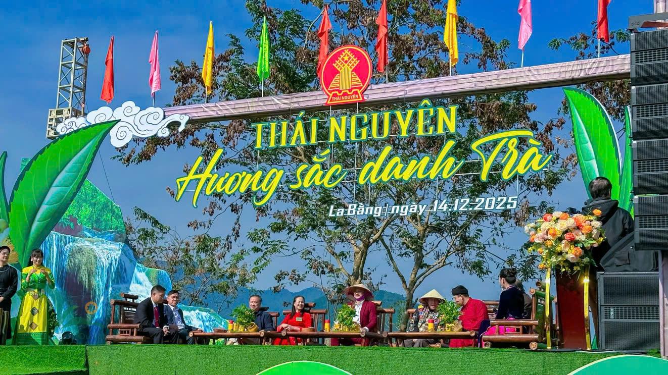 Đặc sắc Hội thi “Bàn tay vàng chế biến chè” và “Thưởng trà cùng người nổi tiếng" tại xã La Bằng