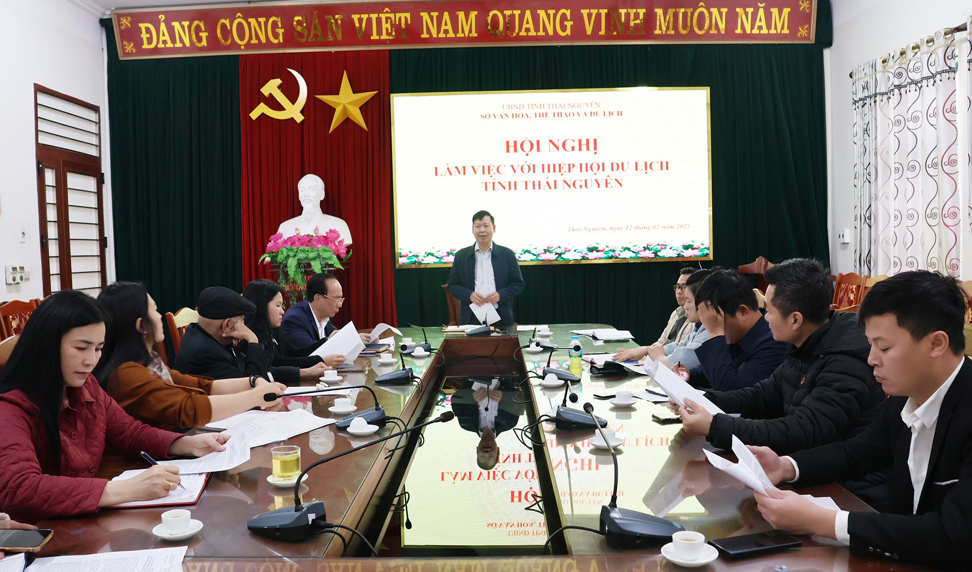 Trao đổi, thảo luận, triển khai thực hiện mục tiêu về phát triển du lịch trong năm 2025