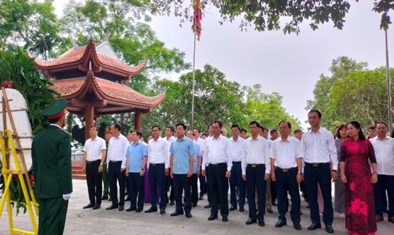 Lễ dâng hương tưởng niệm các anh hùng liệt sỹ  tại Khu di tích lịch sử Quốc gia 27/7