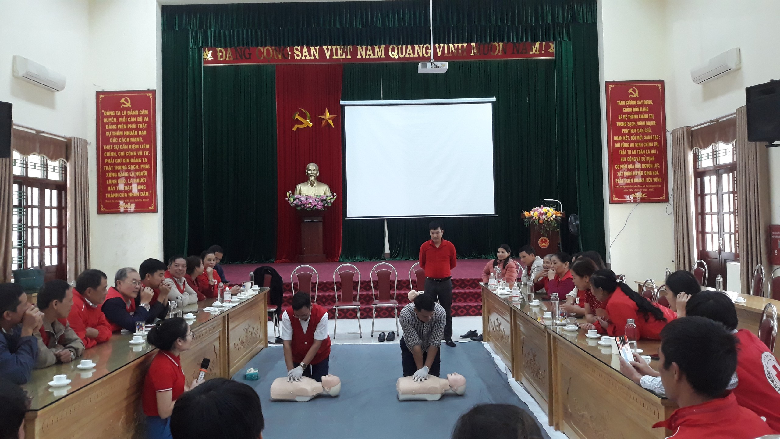 Tổ chức lớp tập huấn kỹ năng đảm bảo an toàn, cứu hộ cứu nạn  trong hoạt động du lịch trên địa bàn tỉnh Thái Nguyên năm 2024