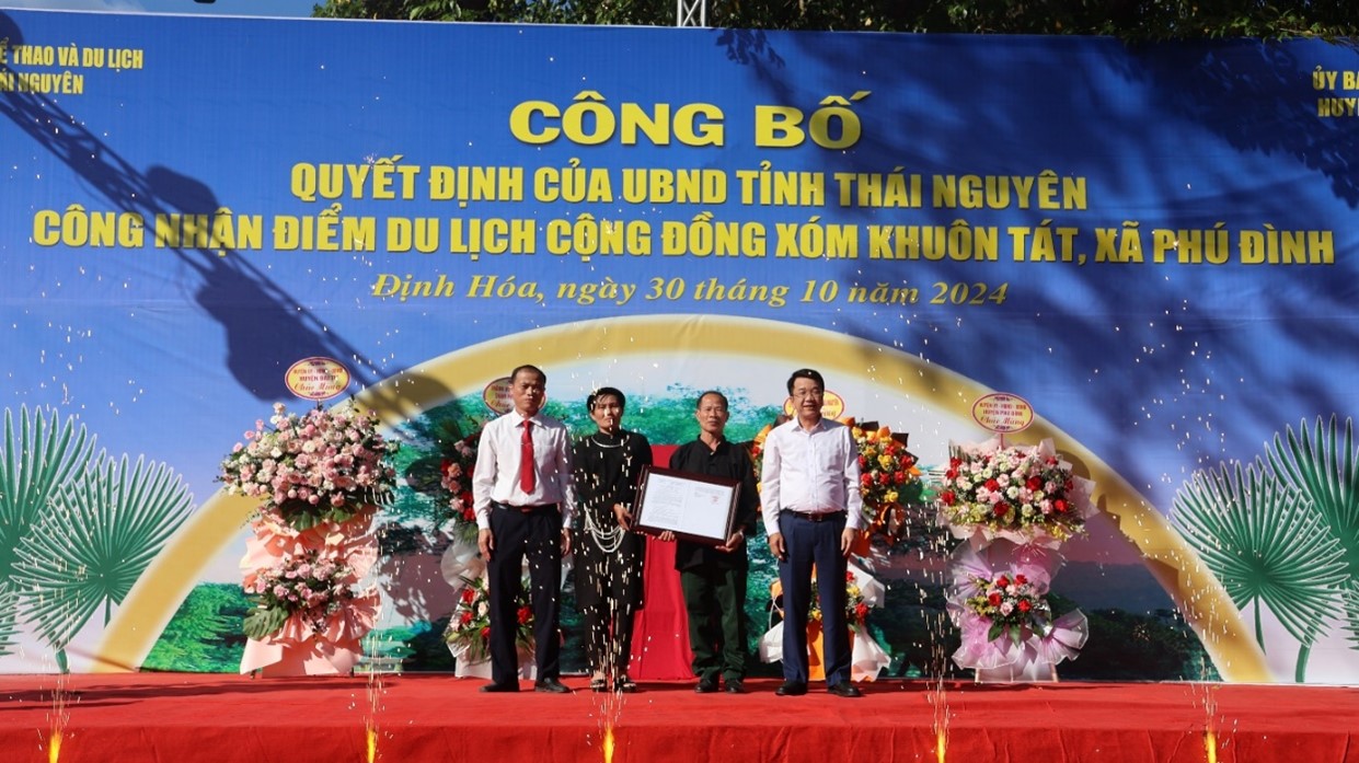 Huyện Định Hoá tổ chức công bố Quyết định công nhận Điểm du lịch  cộng đồng xóm Khuôn Tát.